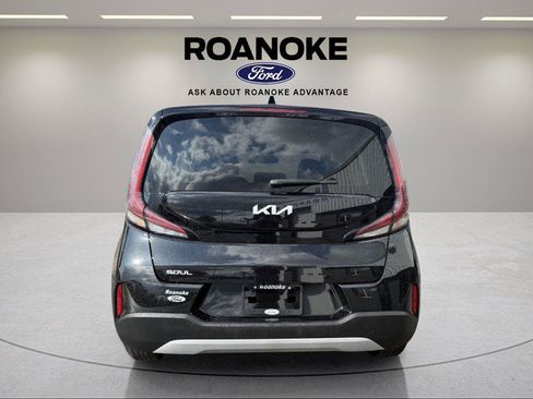 Used 2025 Kia Soul LX FWD image 7