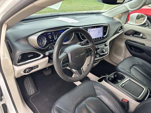 Used 2022 Chrysler Pacifica Touring-L FWD image 20
