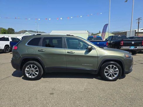 Used 2020 Jeep Cherokee Latitude Plus w/ Cold Weather Group FWD image 5