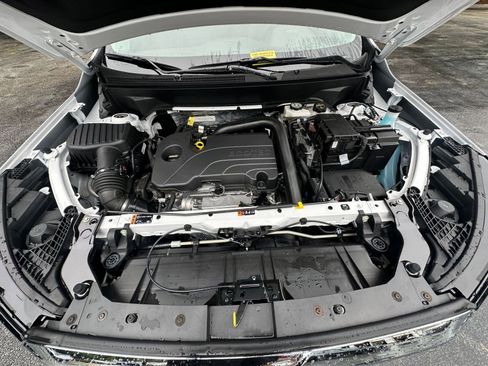 Used 2024 GMC Terrain SLT image 33