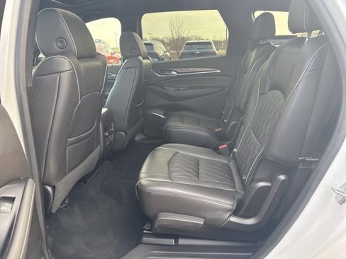 Used 2023 Buick Enclave Avenir image 15