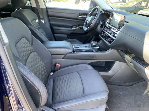 Used 2022 Nissan Pathfinder SV image 19