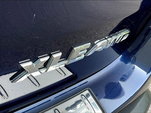 Used 2014 Toyota Highlander XLE AWD/4WD image 24