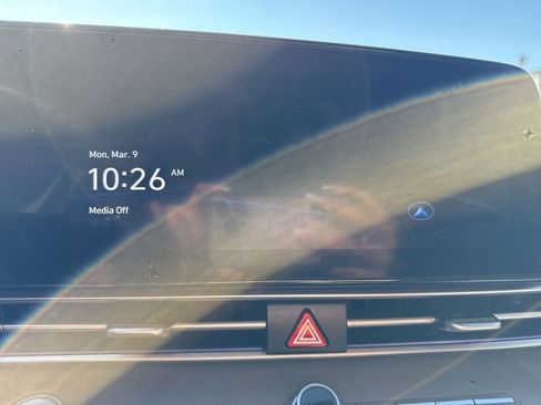 Used 2025 Hyundai Elantra SEL image 5