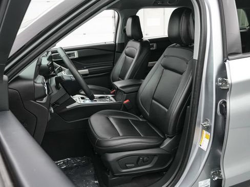 Certified 2024 Ford Explorer XLT w/ Equipment Group 202A AWD/4WD image 11