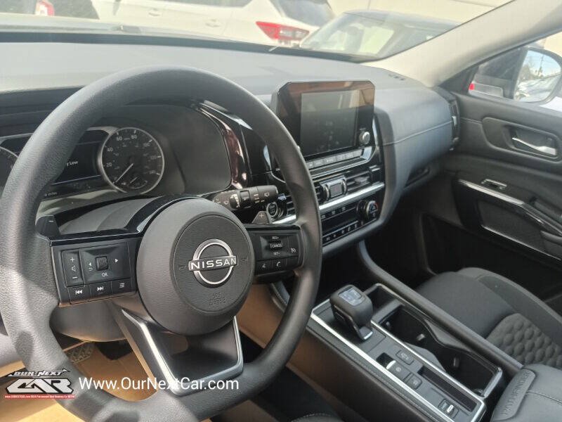 Used 2022 Nissan Pathfinder S w/ Cargo Package FWD image 10