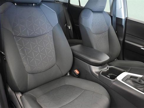 Used 2025 Toyota RAV4 XLE image 6