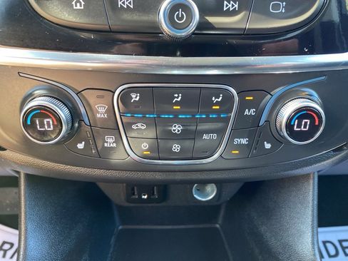 Certified 2020 Chevrolet Traverse LT w/ Driver Confidence II Package image 30