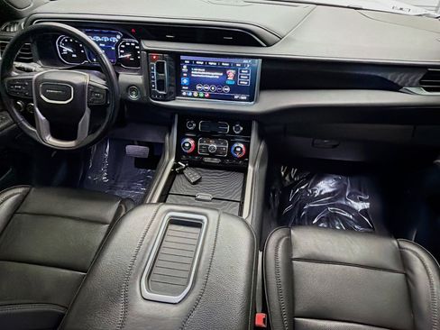 Used 2021 GMC Yukon Denali w/ Denali Premium Package image 12