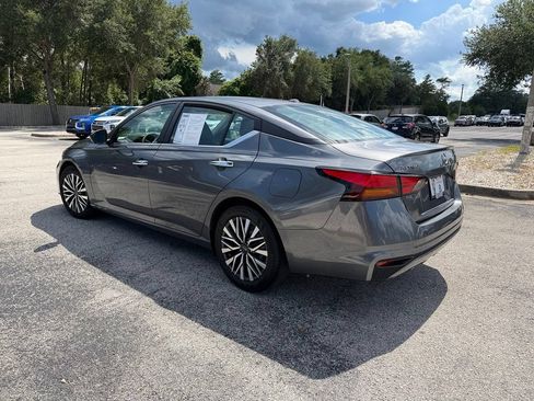 Used 2024 Nissan Altima 2.5 SV FWD image 6