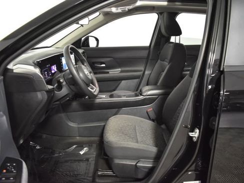 Certified 2025 Nissan Kicks SV w/ SV Premium Package AWD/4WD image 11