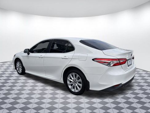 Used 2018 Toyota Camry LE image 5