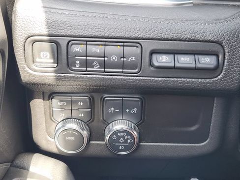 Used 2021 GMC Yukon Denali AWD/4WD image 23