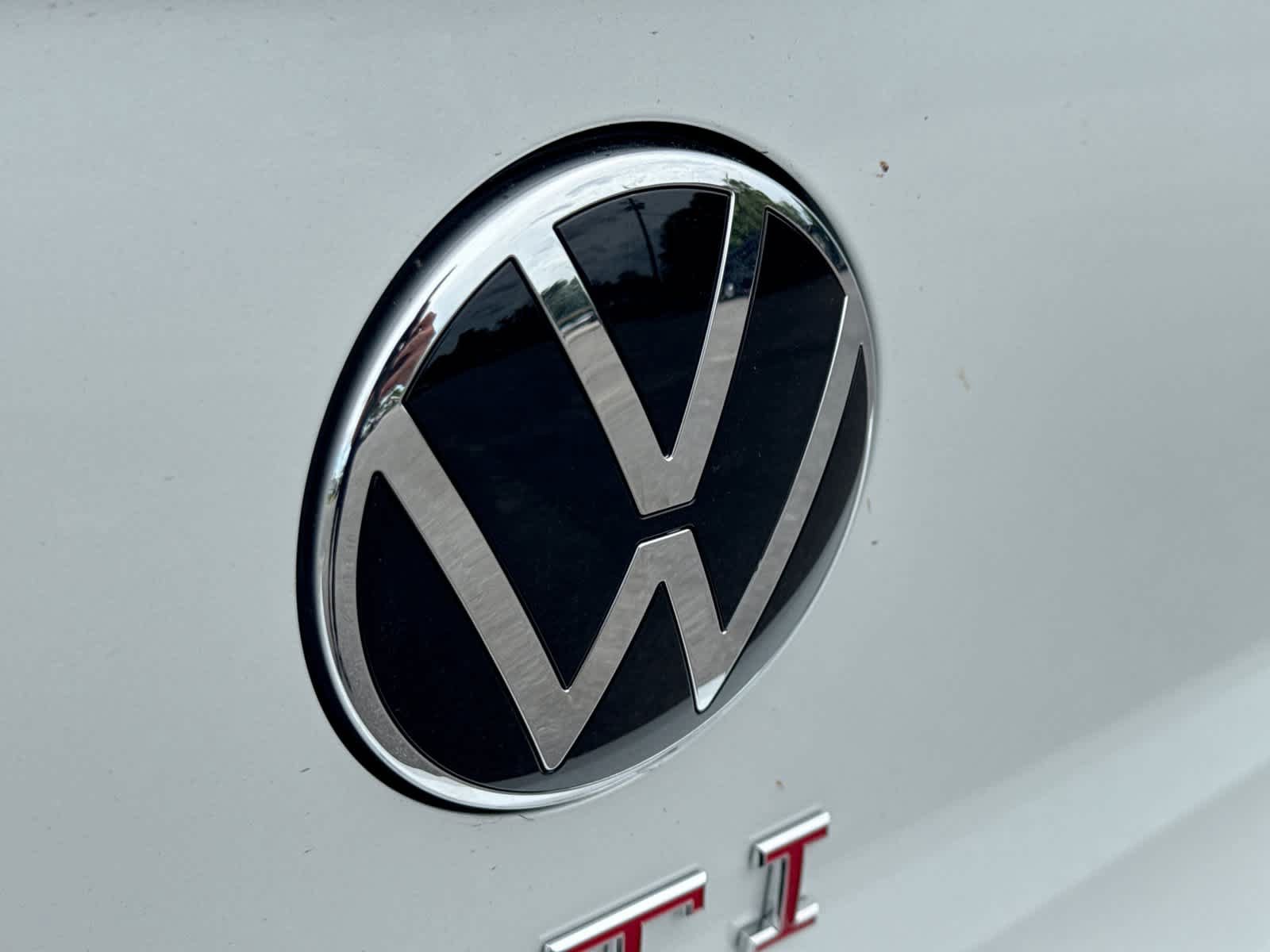 New 2026 Volkswagen GTI SE FWD image 18