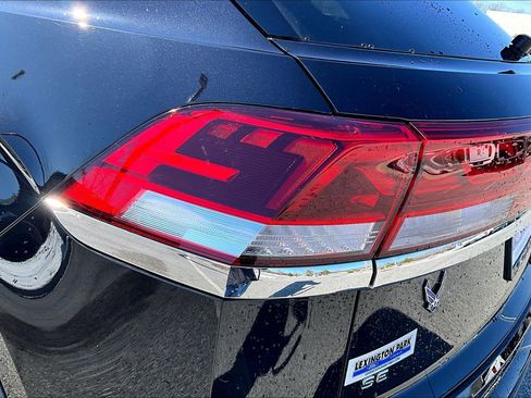 Used 2024 Volkswagen Atlas Cross Sport SE w/ Panoramic Sunroof Package image 24