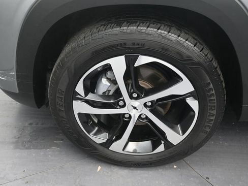 Used 2025 Chevrolet Trax RS FWD image 9
