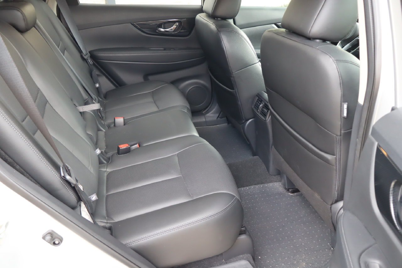 Used 2018 Nissan Rogue SL w/ Premium Package FWD image 18