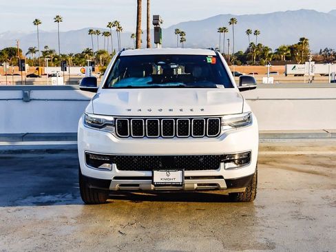 Used 2024 Jeep Wagoneer Series II w/ Flexible Seating Group image 3