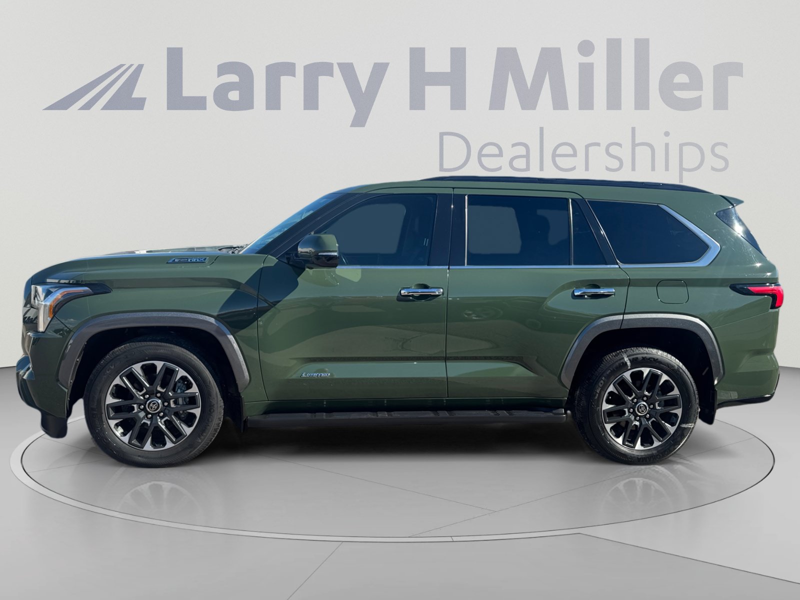 Used 2023 Toyota Sequoia Limited AWD/4WD image 2