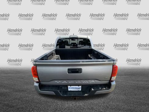 Used 2017 Toyota Tacoma TRD Sport w/ Tow Package RWD image 9