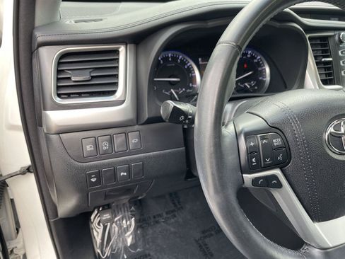 Used 2018 Toyota Highlander Limited AWD/4WD image 9