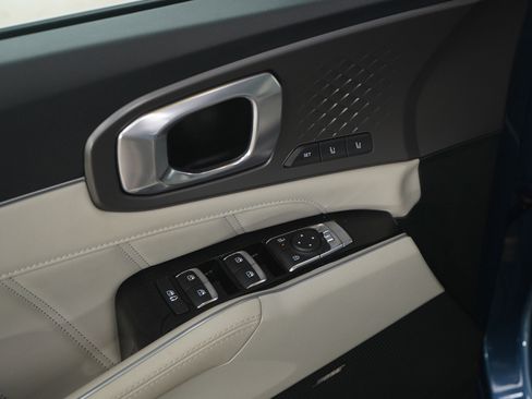 Used 2025 Kia Sorento SX Prestige image 24