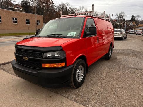 Used 2018 Chevrolet Express 2500 image 3
