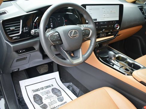 Used 2024 Lexus NX 250 FWD image 11
