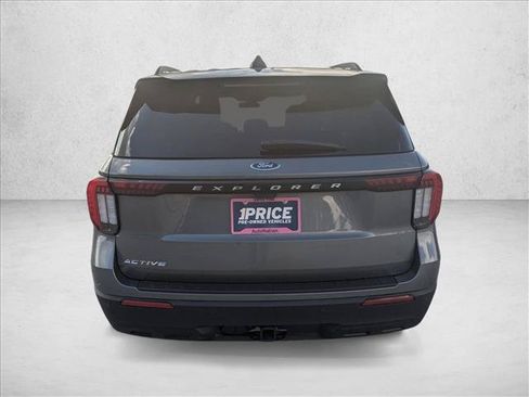 Used 2025 Ford Explorer Active RWD image 6