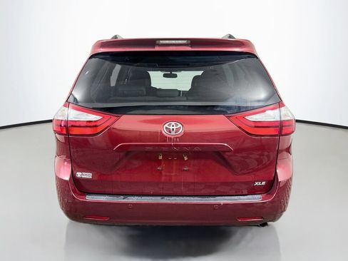 Used 2017 Toyota Sienna XLE w/ XLE Navigation Package FWD image 5