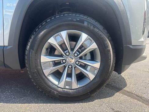 Used 2026 Chevrolet Equinox LT AWD/4WD image 9