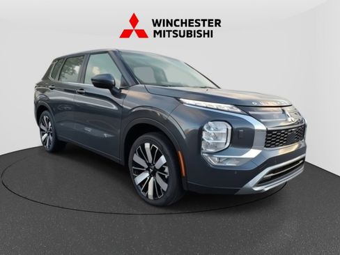 New 2025 Mitsubishi Outlander SE image 3