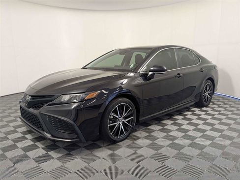Used 2024 Toyota Camry SE FWD image 2