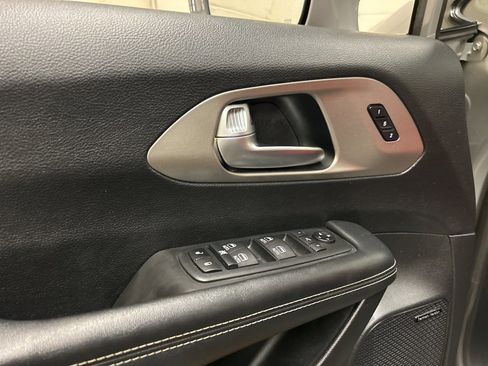 Used 2020 Chrysler Pacifica Limited w/ Quick Order Package 27H Red S image 26