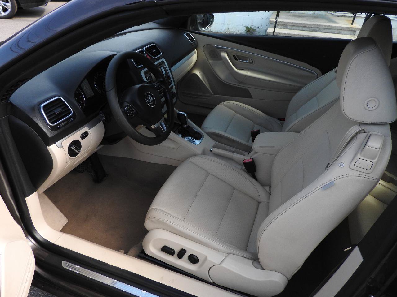 Used 2016 Volkswagen Eos Komfort FWD image 11