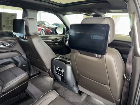Used 2024 GMC Yukon Denali w/ Advanced Technology Package image 13