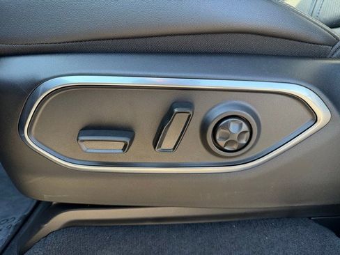 New 2025 Jeep Wagoneer 4WD w/ HD Trailer Tow Package image 11