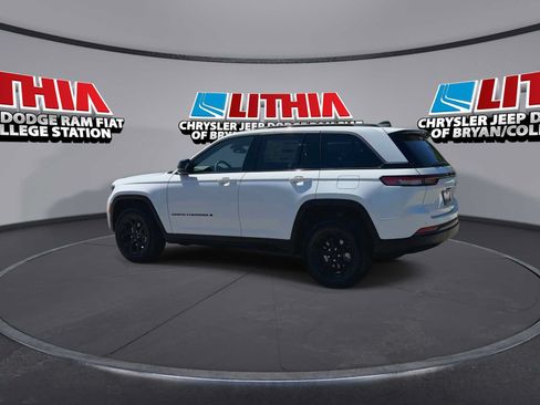 New 2026 Jeep Grand Cherokee Altitude RWD image 6