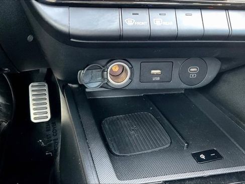 Certified 2025 Hyundai Elantra Sport image 33