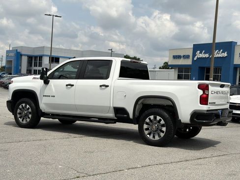 Used 2024 Chevrolet Silverado 2500 Custom w/ Custom Convenience Package AWD/4WD image 4