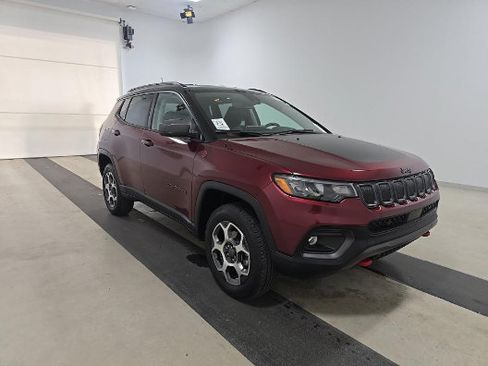 Used 2022 Jeep Compass Trailhawk w/ Trailhawk Convenience Group AWD/4WD image 3
