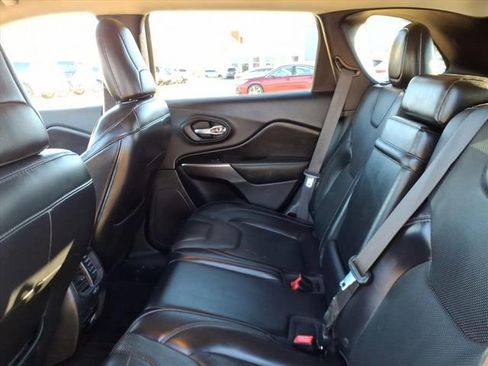 Used 2019 Jeep Cherokee Limited image 6