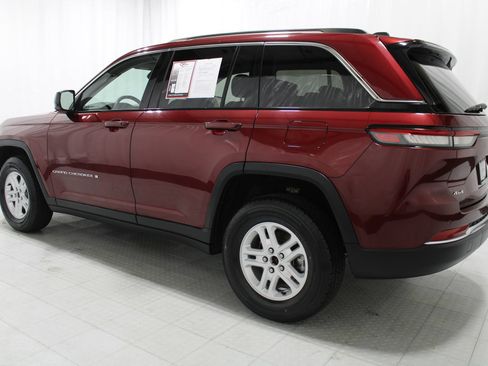 Used 2023 Jeep Grand Cherokee Laredo AWD/4WD image 8