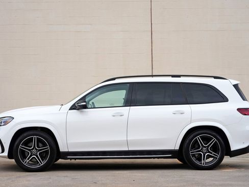 Used 2024 Mercedes-Benz GLS 450 4MATIC image 9