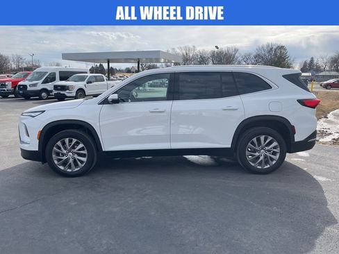 Used 2025 Buick Enclave Preferred image 7