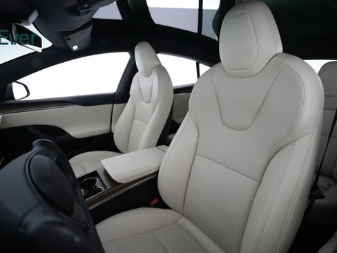 Used 2023 Tesla Model S image 4