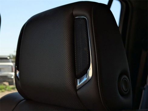 Used 2023 Cadillac Escalade Premium Luxury image 17