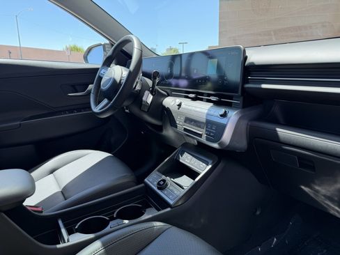 Used 2025 Hyundai Kona Limited FWD image 41