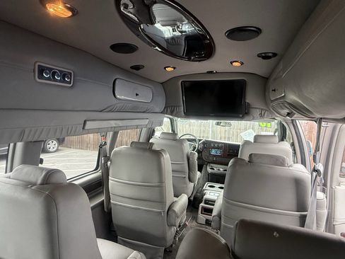 Used 2010 Chevrolet Express 2500 Extended w/ Preferred Equipment Group RWD image 24