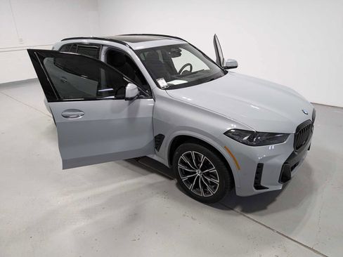 Used 2024 BMW X5 xDrive40i w/ M Sport Package AWD/4WD image 16